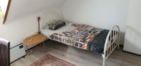 Single bed in quiet area